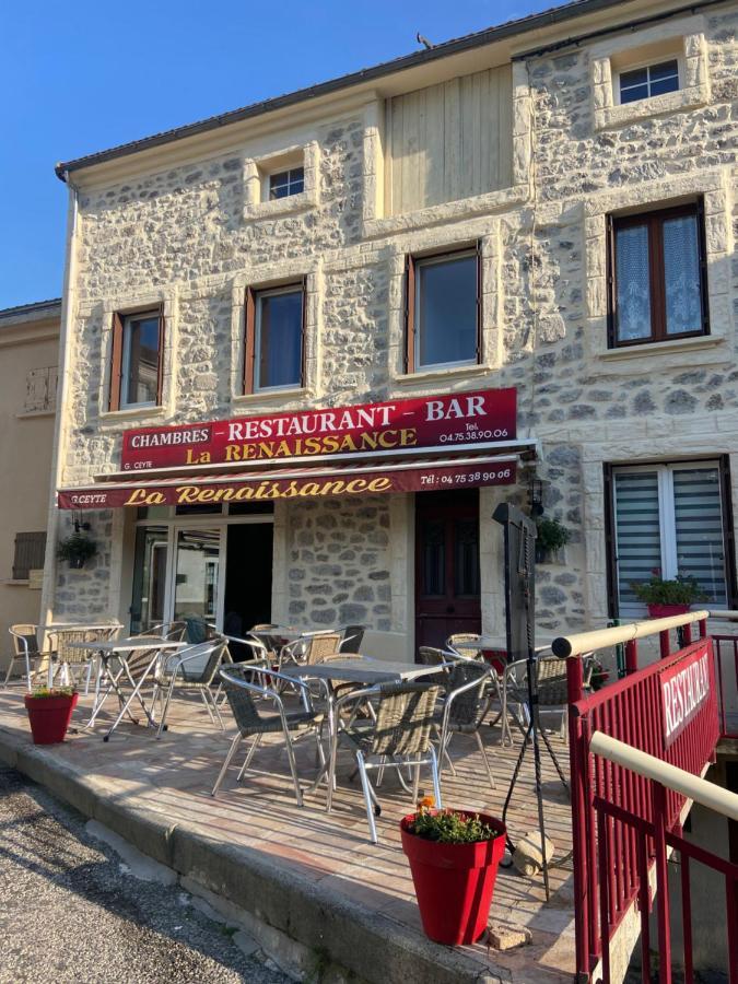 Hotel Restaurant La Renaissance Saint-Cirgues-en-Montagne Bagian luar foto